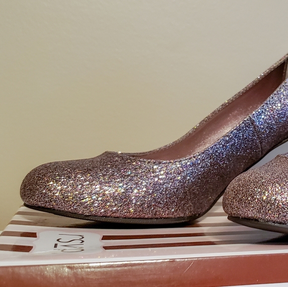 RSVP Glitter Heels Pumps - Picture 3 of 6